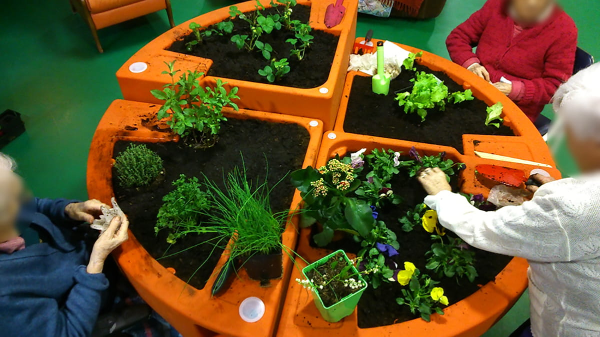 Jour du printemps, Atelier de jardinage à l’EHPAD du Grand Jardin (Rochefort-en-Terre, 56)