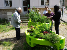 atelier de jardinage intégré dans le programme de réeducation de l'hôpital Ste-Périne AP-HP 2015