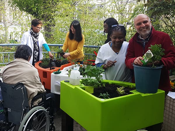 Association Nour accompagne le jardinage thérapeutique à l'hôpital Chardon-Lagache 2019