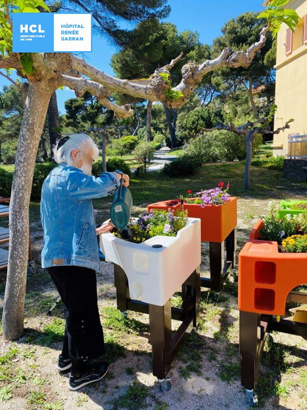 jardin entretenu par patients hôpital Renée Sabran