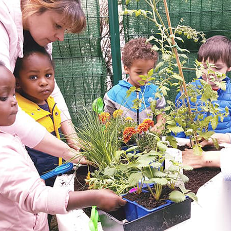 jardin pédagogique à la crèche Pollux