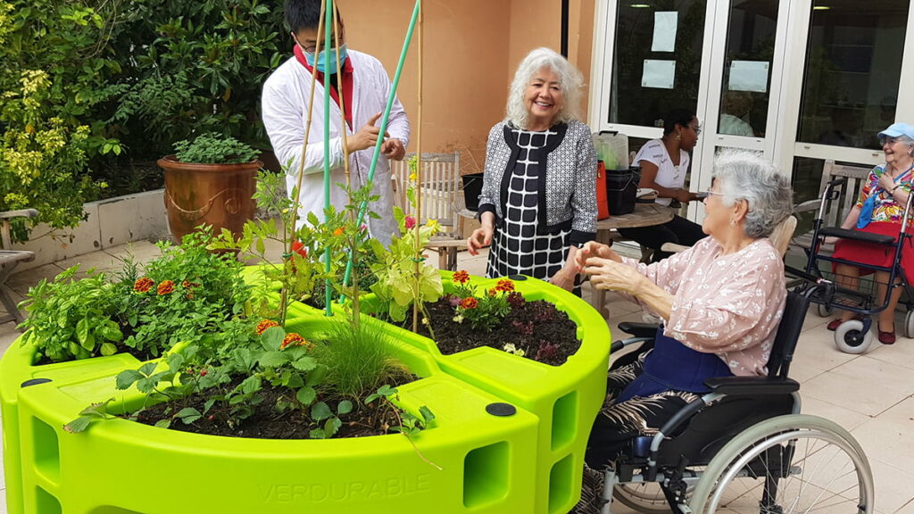 La jardinière Hortense s’intègre au jardin thérapeutique au Canada