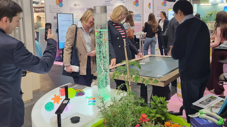 Mme Yaël Braun-Pivet, présidente de l’Assemblée nationale, visite le stand de Verdurable au salon SantExpo 2026.