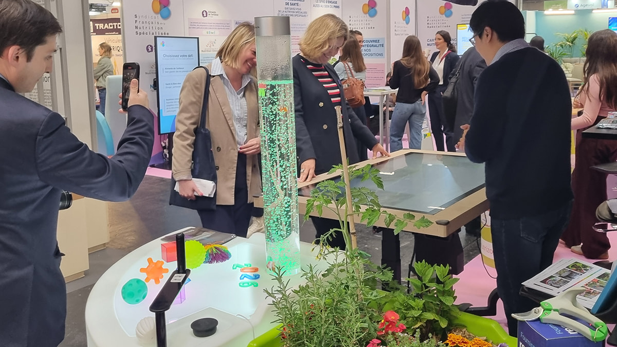 Mme Yaël Braun-Pivet, présidente de l’Assemblée nationale, visite le stand de Verdurable au salon SantExpo 2026.